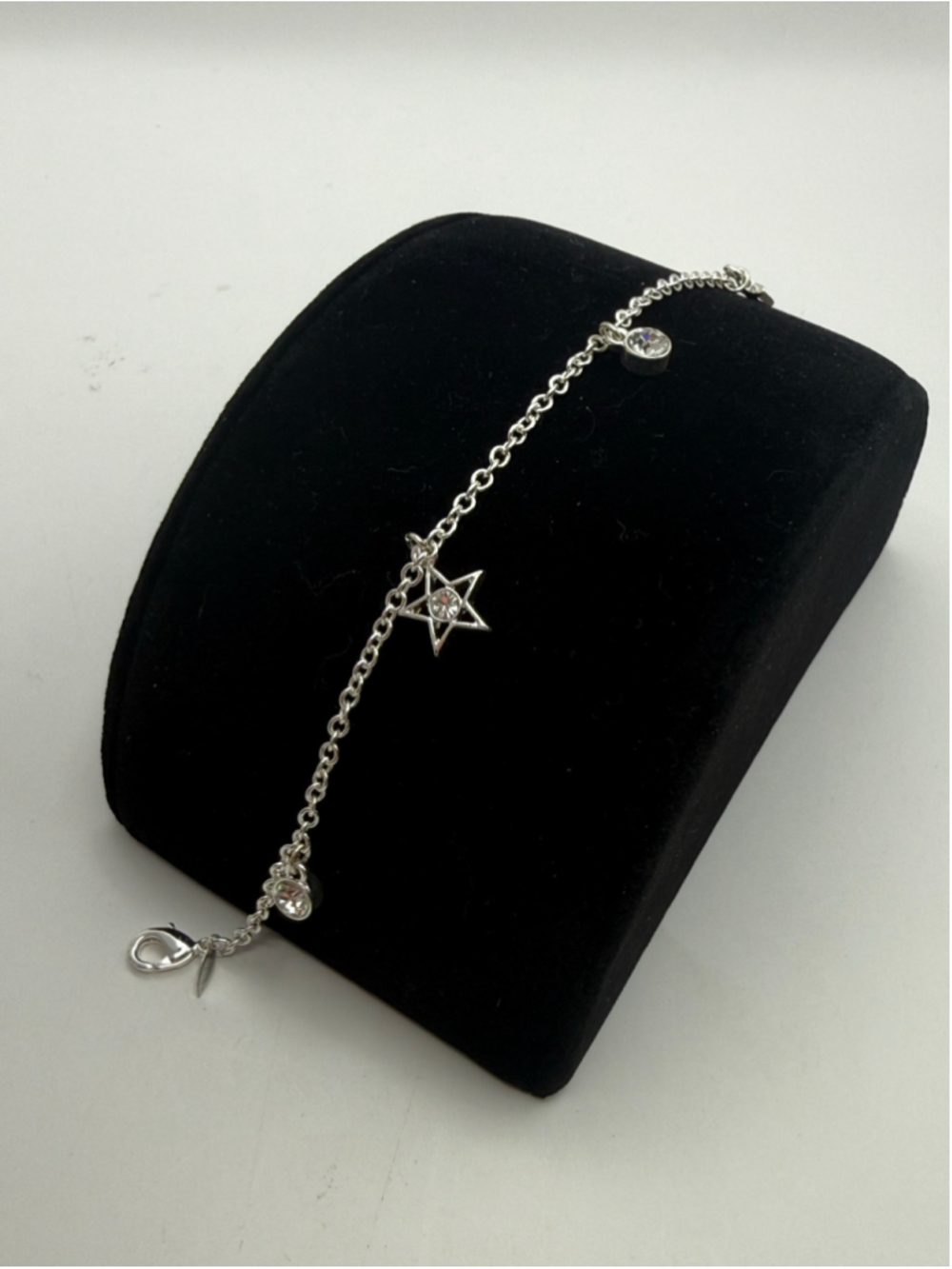 Avon Lady Liberty Anklet Silver Tone Crystal Star Charms 2015 New in Box